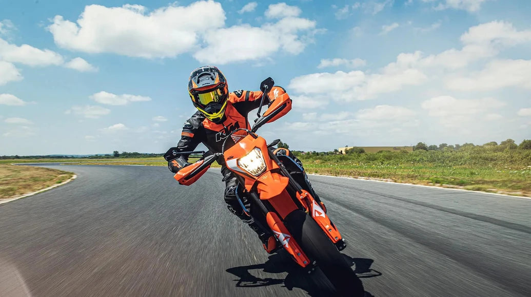 KTM 690 SMC R 2024: nuova promozione in Italia